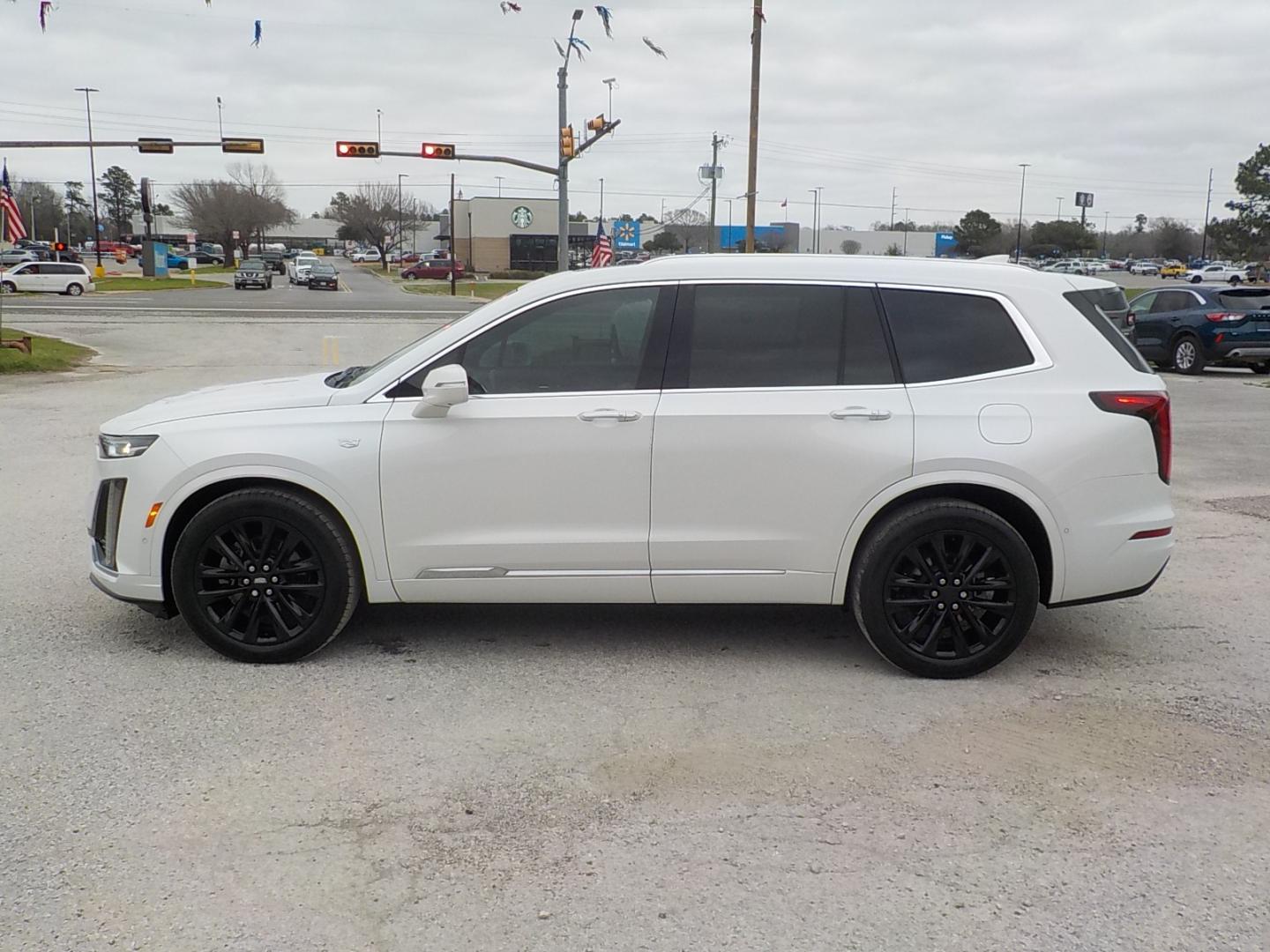 2020 White /Black Cadillac XT6 (1GYKPCRS2LZ) , located at 1617 W Church Street, Livingston, TX, 77351, (936) 327-3600, 30.710995, -94.951157 - ONE OWNER!! LOW LOW MILES!! WOW! Come cruise in the Cadi! This thing is sporty! - Photo#4